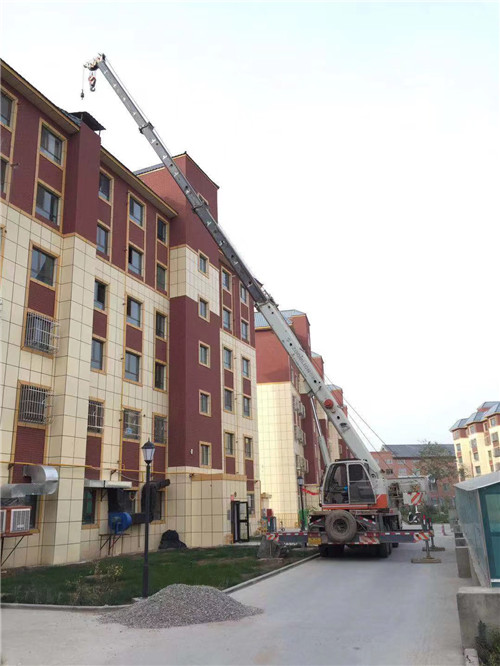 敦煌市跨街广告牌的高空安装注意事项